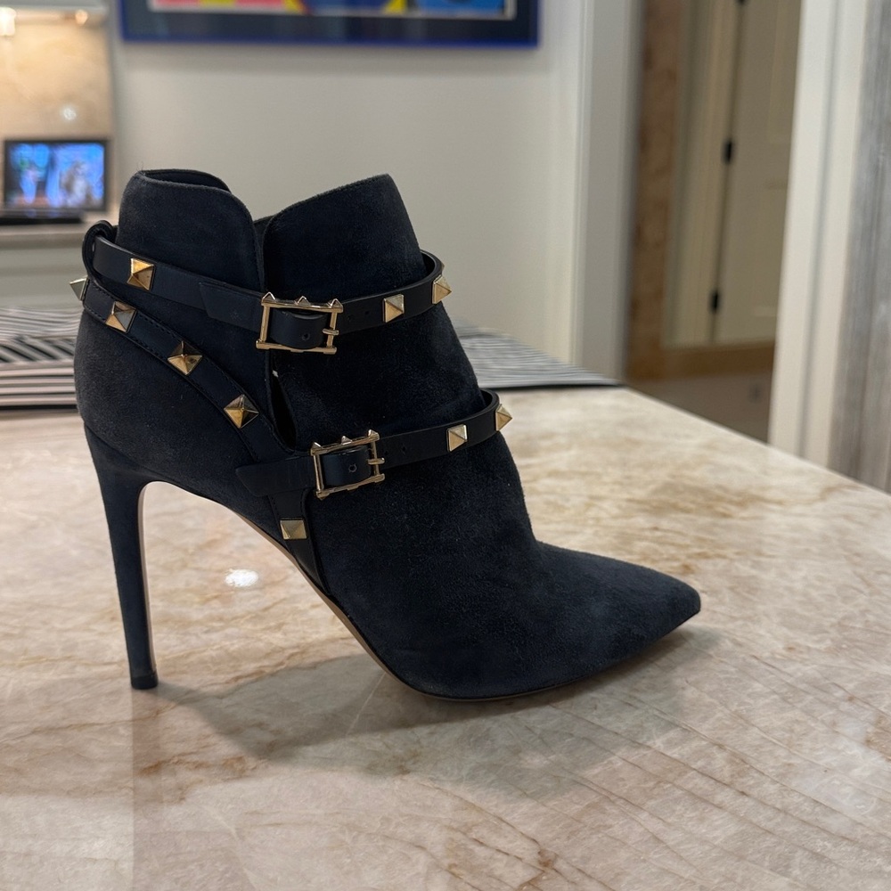 Authentic Valentino Garavani Rockstud Suede Ankle Boots